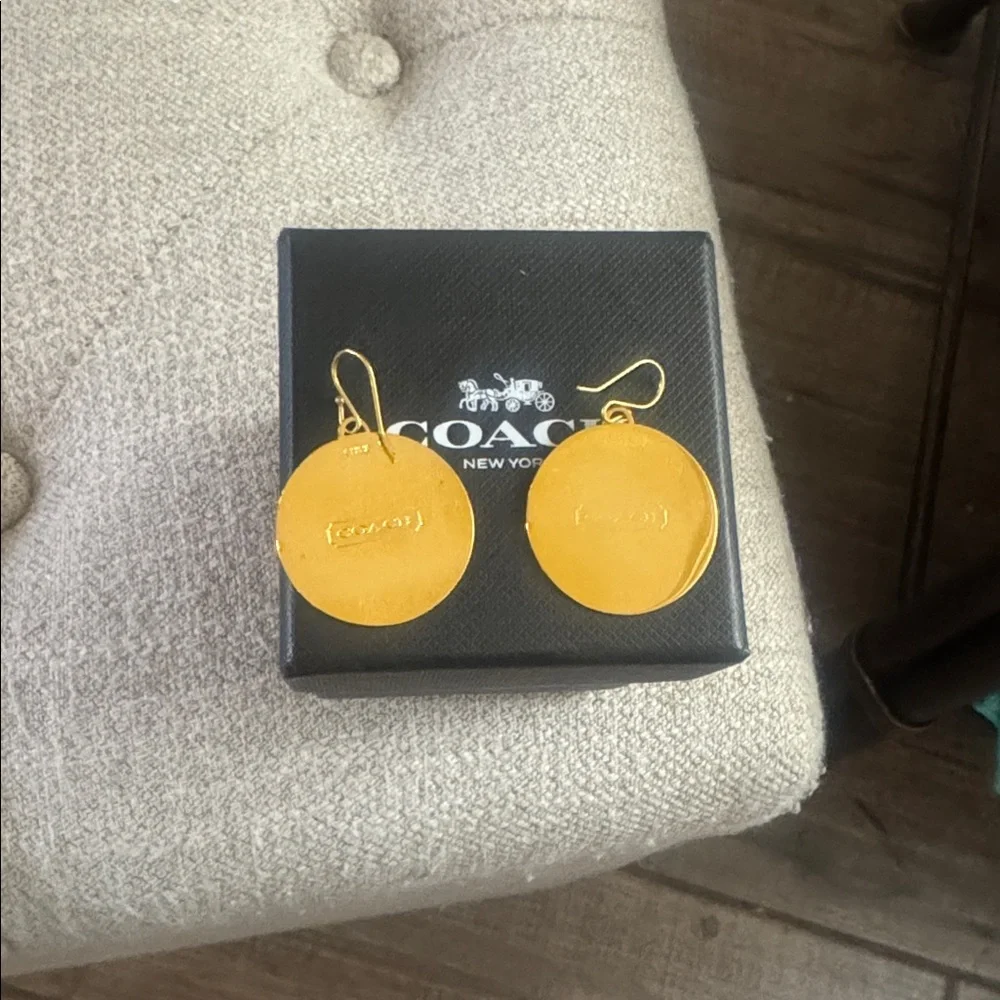 NWOT, Coach vintage gold /chalk signature earrings . - Picture 3 of 5